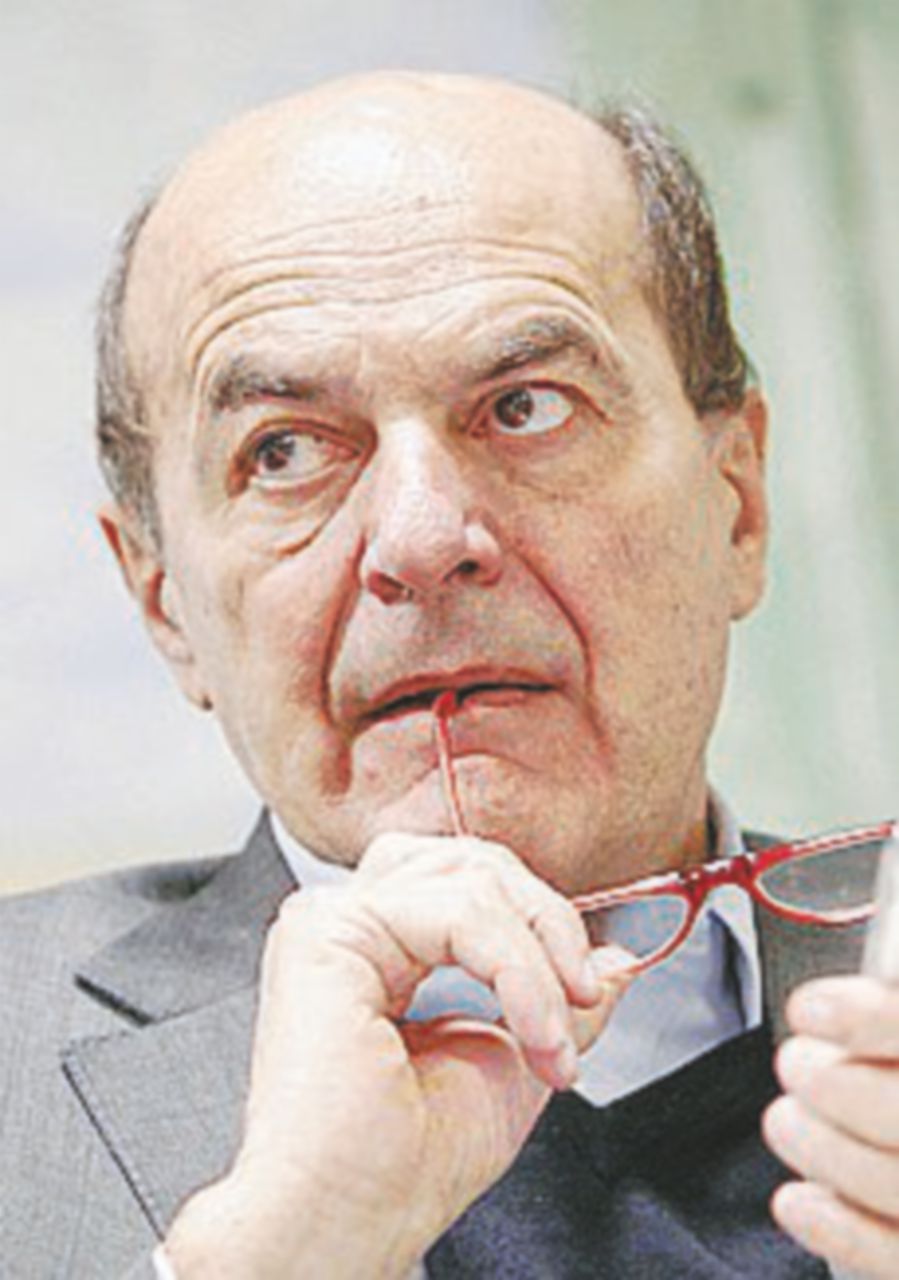 Bersani: “Troppe cose in pochi chilometri, sono tutti parenti” Bersani: “Troppe cose in pochi chilometri, sono tutti parenti”