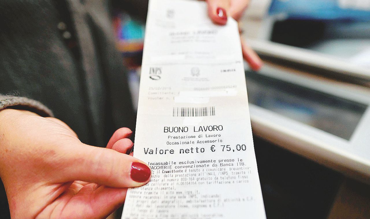 1.300.000 - Tanti sono i lavoratori pagati coi voucher da 10 euro lordi all’ora - Ansa Il referendum non s’ha da fare: “Via i voucher”
