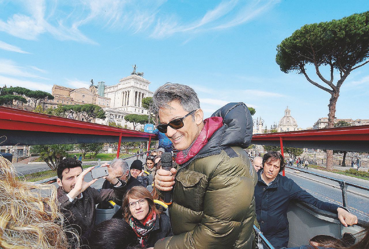 Copertina di “Salvo giornali e metto gente in ringhiera. Sono un gentista”