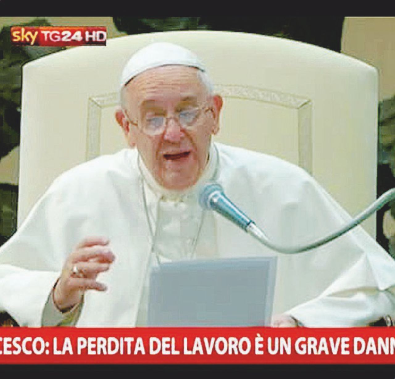 Copertina di Sky nasconde il Papa che difende i lavoratori di Sky