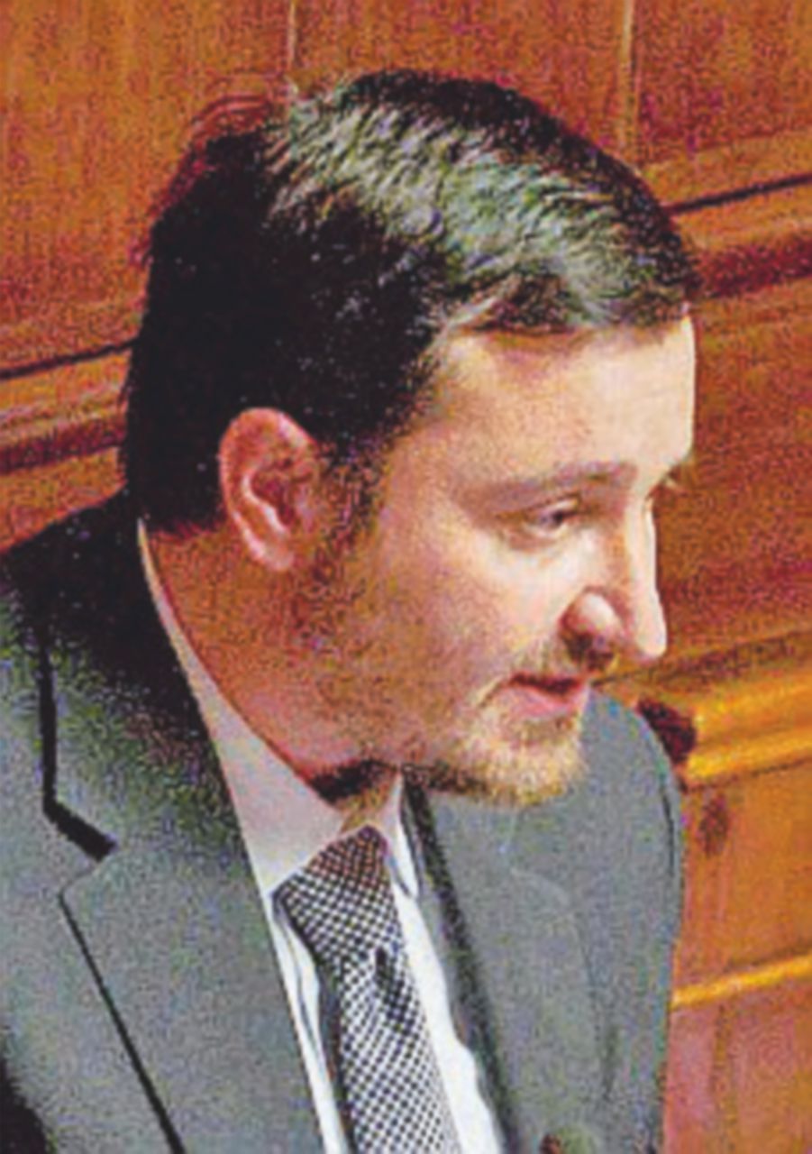 Vacciano il prigioniero da due anni non riesce a lasciare la poltrona Vacciano il prigioniero da due anni non riesce a lasciare la poltrona