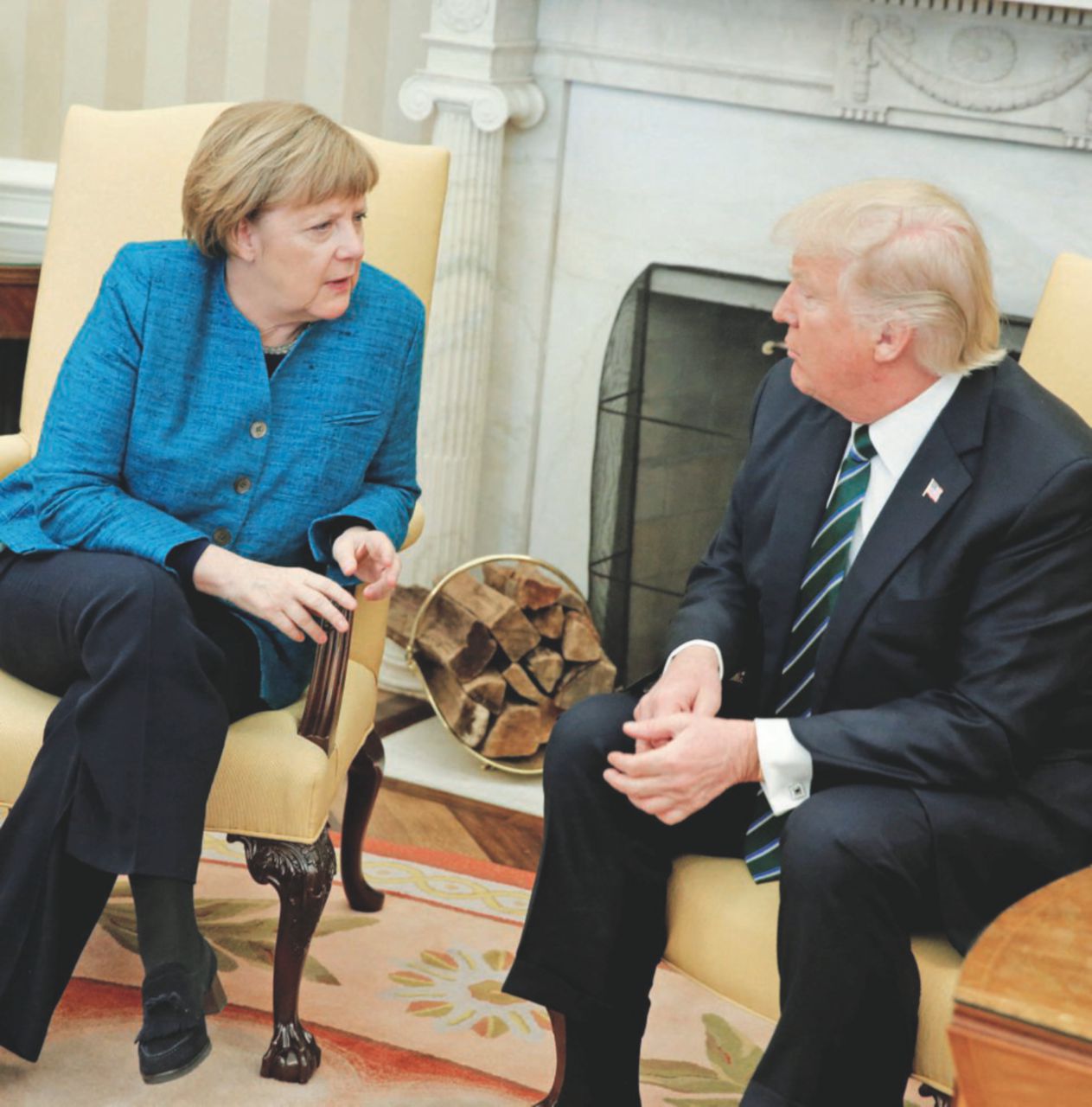 Prima volta - Merkel-Trump: niente stretta di mano nello Studio Ovale - Reuters L’alleanza fredda: Trump gigioneggia con Frau Merkel