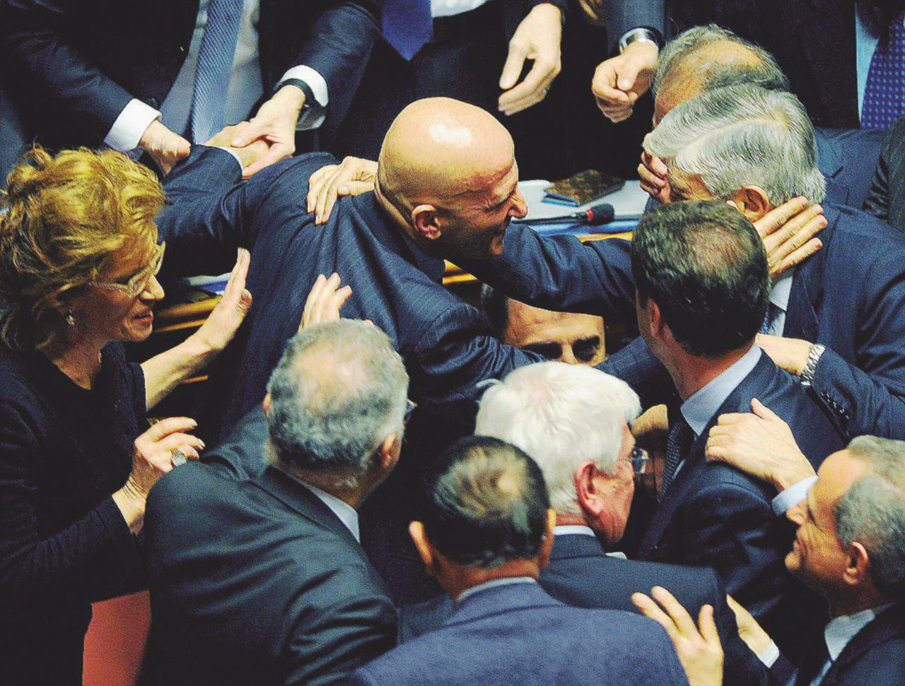 Pd, valanga d’insulti dalla base: “Una boiata, non votiamo più” Pd, valanga d’insulti dalla base: “Una boiata, non votiamo più”