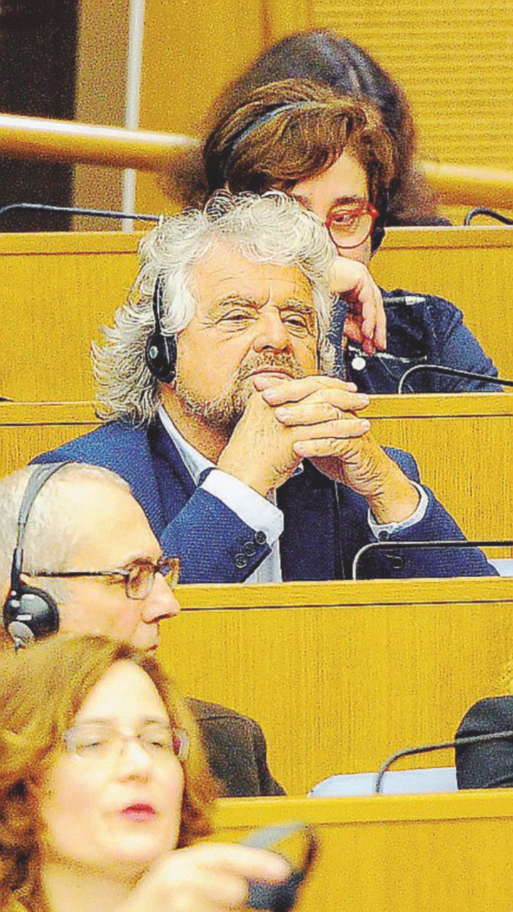 Pensieroso - Il fondatore del Movimento 5 Stelle, Beppe Grillo - LaPresse Grillo non ride: “Chi è in dissenso se ne vada pure”