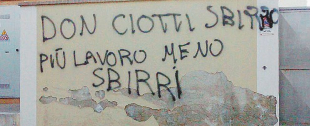 Le scritte comparse a Locri - Ansa Locri si ribella ai writer della ’ndrangheta