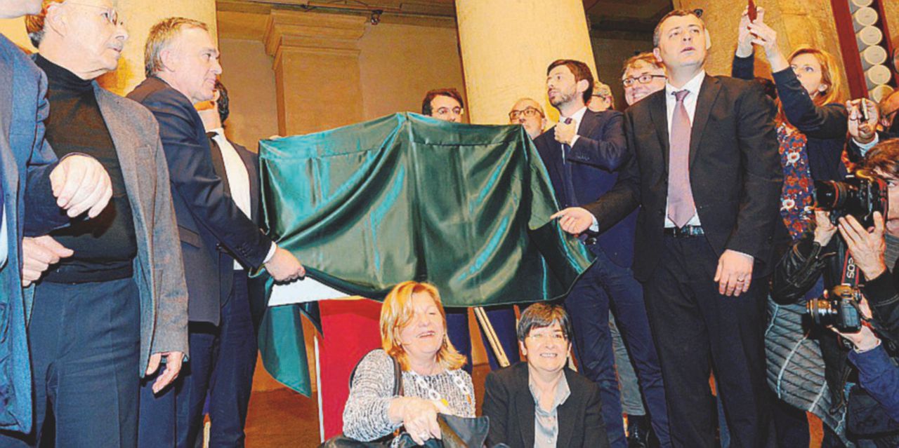 Ieri a Roma, al Tempio di Adriano, gli scissionisti demoprogressisti hanno svelato il loro simbolo D’Alema: “Sarebbe bello il 51%”