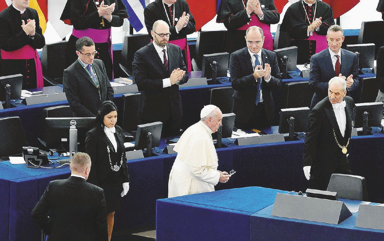Il discorso di papa Francesco ai parlamentari europei a Strasburgo nel novembre 2014 - LaPresse Il Papa processa i leader d’Europa