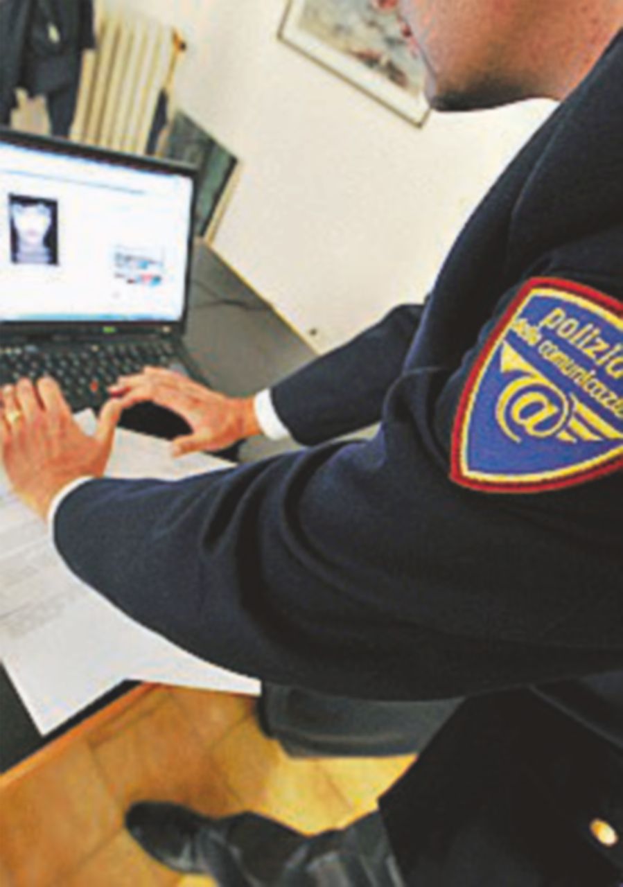 Arrestati tre jihadisti del web: inneggiavano agli attentati Arrestati tre jihadisti del web: inneggiavano agli attentati