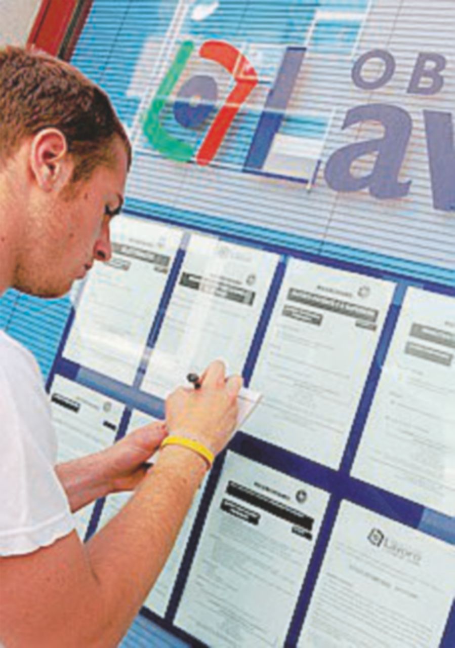 Lavoro, diminuiscono le assunzioni stabili. Sale la disoccupazione Lavoro, diminuiscono le assunzioni stabili. Sale la disoccupazione