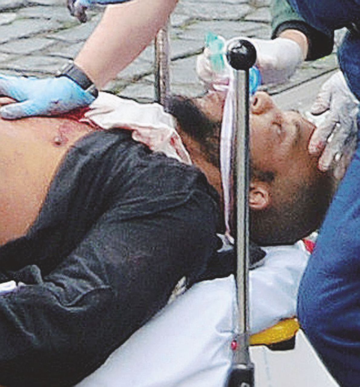 Il “piccolo califfato”. Il corpo di Masood. Il jihadista ha frequentato
il quartiere Quayside di Birmingham LaPresse Da piccolo malavitoso a martire: la parabola di “nonno jihad”
