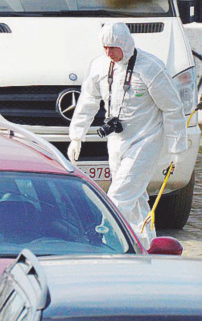 Auto sulla folla, ma niente vittime: il guidatore tunisino era ubriaco Auto sulla folla, ma niente vittime: il guidatore tunisino era ubriaco