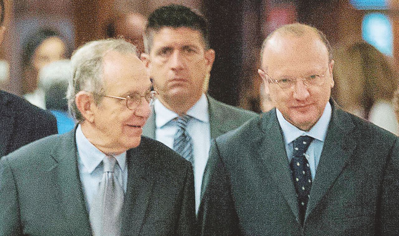 Il ministro dell’Economia Pier Carlo Padoan e il presidente di Confindustria Vincenzo Boccia - LaPresse Pure la Confidustria molla Renzi: Boccia sta con Padoan e vuole l’aumento dell’Iva