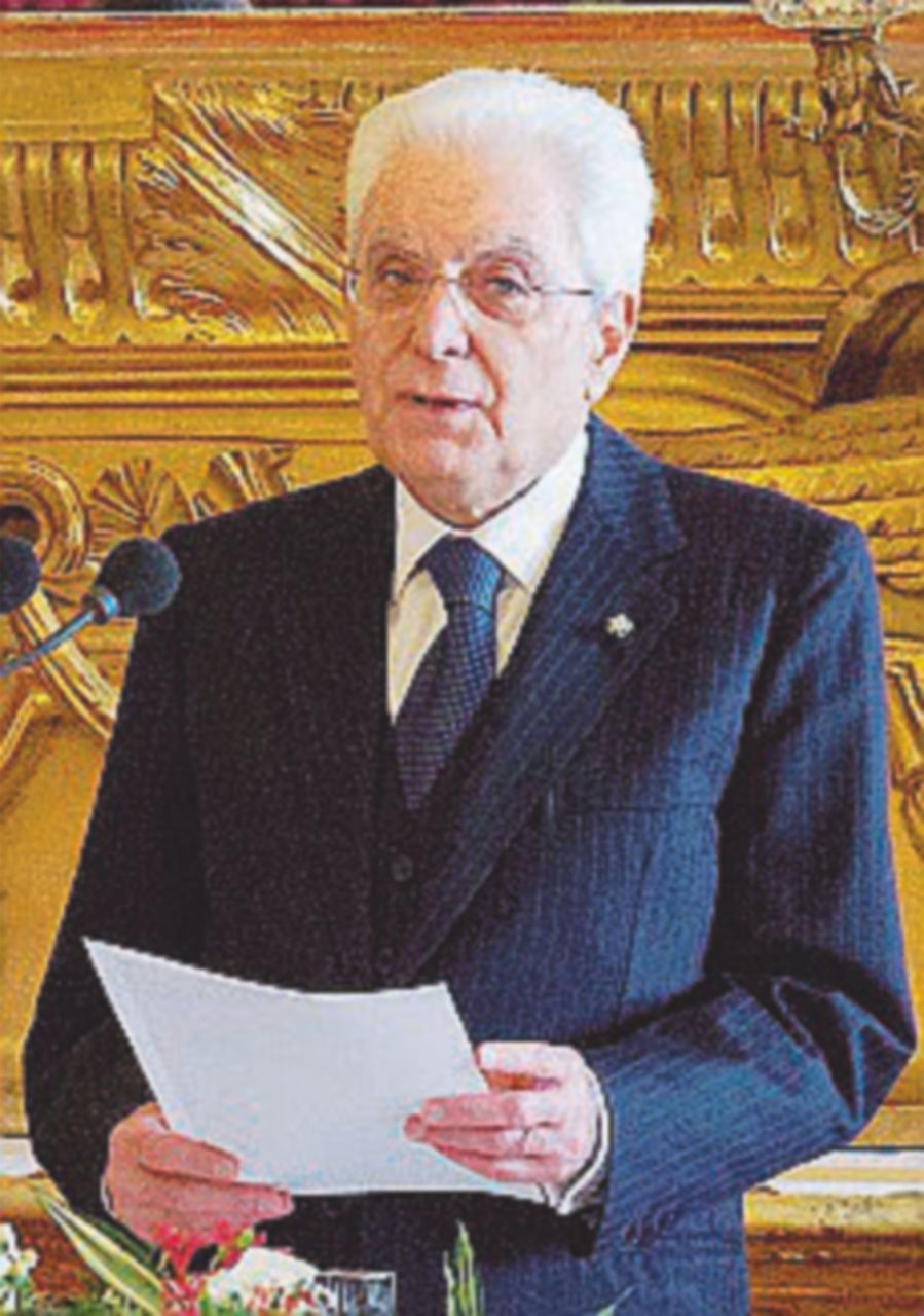 Mattarella: “Siamo sotto attacco, il rischio è una paralisi fatale” Mattarella: “Siamo sotto attacco, il rischio è una paralisi fatale”