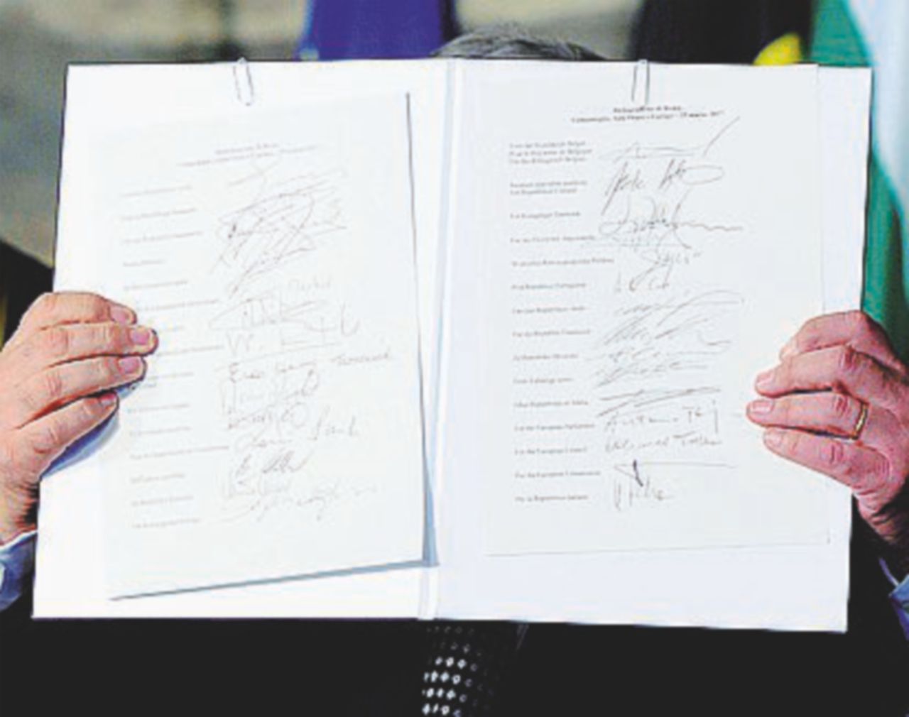 27 autografi. La dichiarazione con tutte le firme - LaPresse La Dichiarazione: quel poco d’Europa che tutti approvano