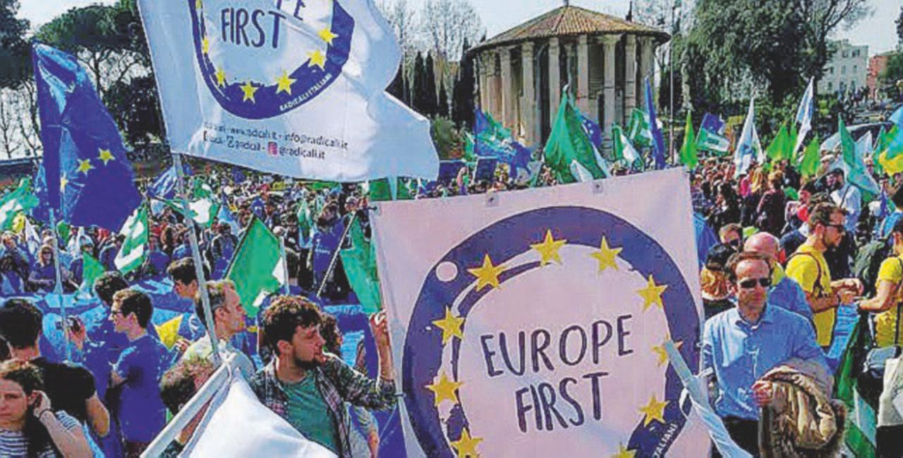 Copertina di E i Radicali marciano controcorrente a favore dell’Unione