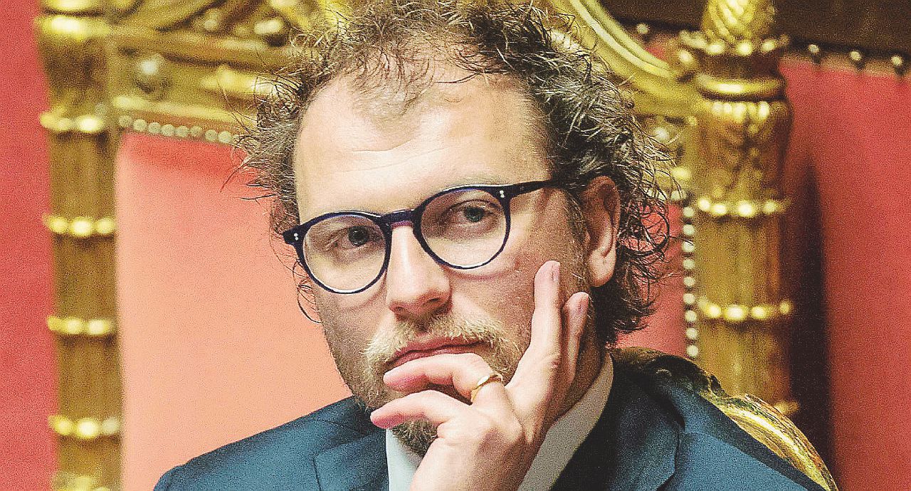 Luca Lotti dà buca alle agenzie di stampa, poi si fa selfie sulla neve dell’Abetone