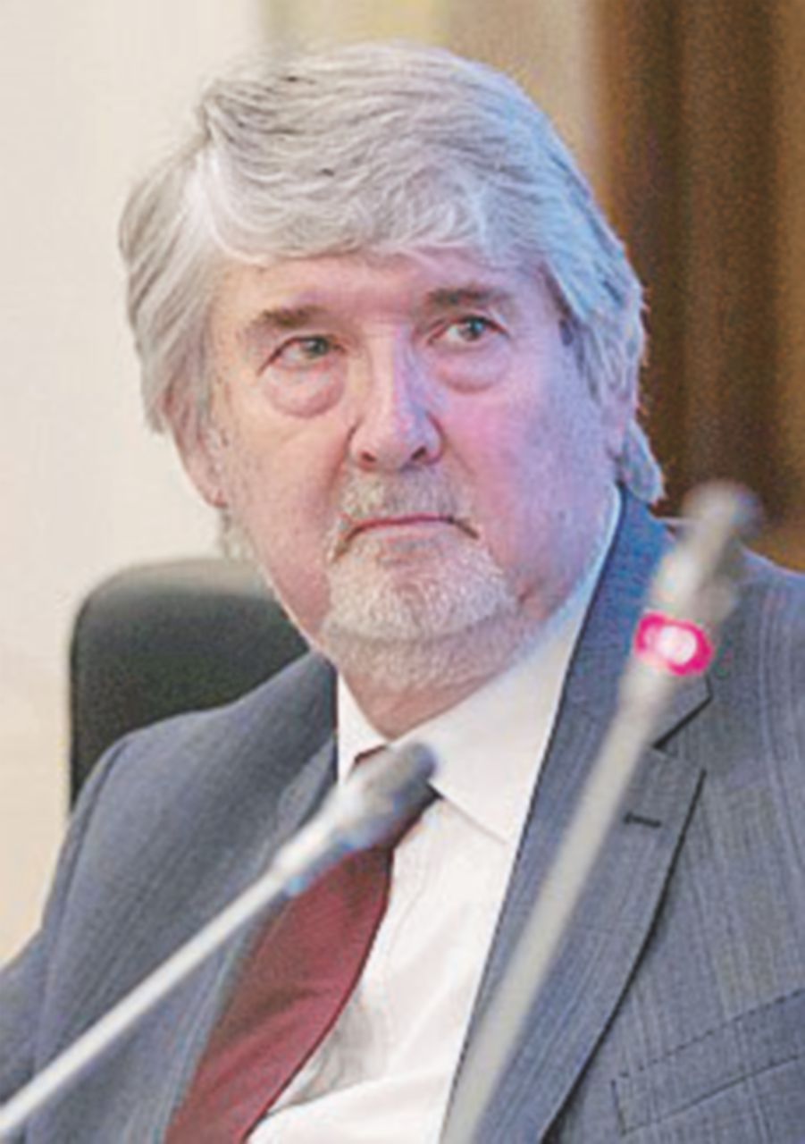 Poletti: “Per trovare un posto il calcetto meglio dei curricula” Poletti: “Per trovare un posto il calcetto meglio dei curricula”
