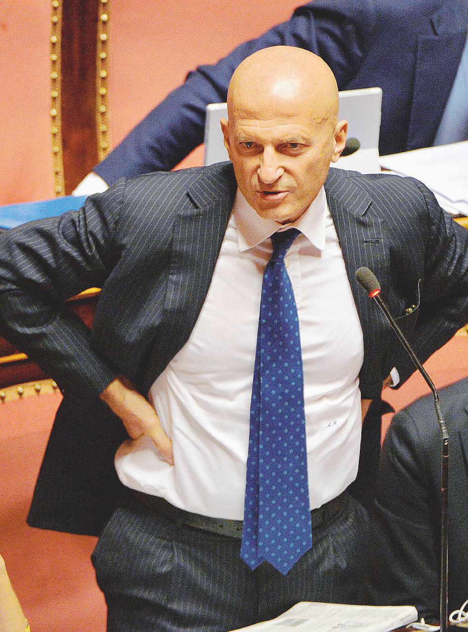 Lunedì è passato e Minzolini non si è dimesso Lunedì è passato e Minzolini non si è dimesso