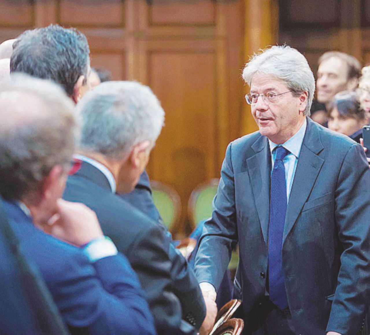 Il vertice - Paolo Gentiloni ha incontrato i “governatori” nella Sala Verde di Palazzo Chigi - LaPresse E le Regioni scoprono il trucco dei “Patti per il Sud”