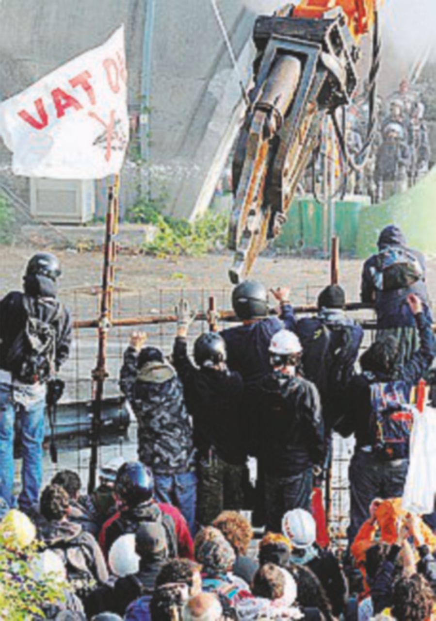 Assalto No Tav, la Cassazione esclude l’accusa di terrorismo Assalto No Tav, la Cassazione esclude l’accusa di terrorismo