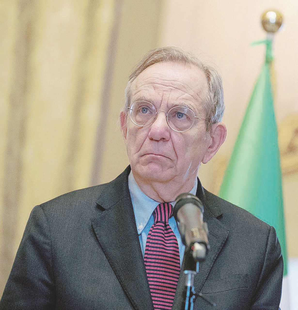 Il ministro dell’Economia, Pier Carlo Padoan - Ansa Torna il valzer dell’Italia: di nuovo incubo per la Ue