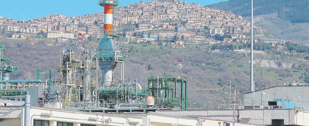 L’Eni offre miliardi e lavoro se la Lucania si beve i veleni L’Eni offre miliardi e lavoro se la Lucania si beve i veleni