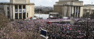 Copertina di Elezioni Francia, Fillon tenta il tutto per tutto e raduna i suoi al Trocadero: “Fino in fondo”. Polemica sulle presenze