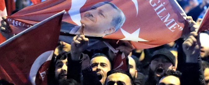 Lite Olanda-Turchia, “i partiti tradizionali inseguono i populisti sul terreno della demagogia, ma sono destinati a perdere”