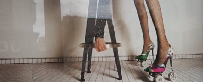 Yves Saint Laurent, polemiche per la nuova campagna: “La donna anoressica e sottomessa. Che pena”