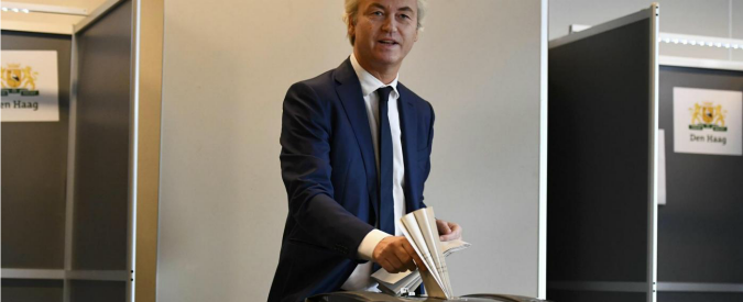 Elezioni in Olanda, urne aperte: occhi puntati su Wilders. L’ultimo comizio: “Maometto pedofilo, Islam minaccia”