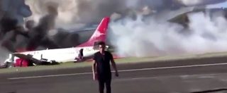 Copertina di Perù, aereo esce di pista e prende fuoco. Terrore tra i 141 passeggeri a bordo