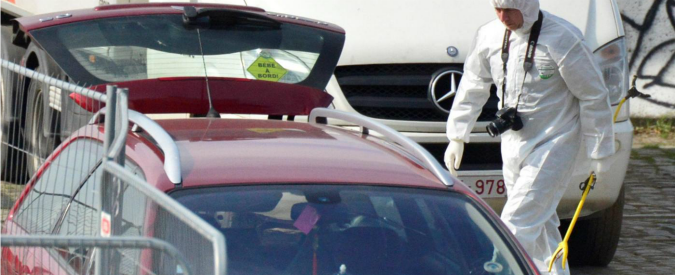 Copertina di Anversa, auto tenta di schiantarsi sulla folla. “Arrestato conducente: è francese”. Trovate diverse armi nel bagagliaio