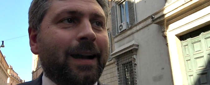 Copertina di L’ex Artini vs M5S: “Trasparenza? Peggio di Forza Italia. Per quello che denunciai dopo espulsione Casaleggio mi querelò”