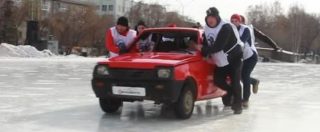 Copertina di Auto da rottamare? Fatele fare una partita di ‘car curling’. In Russia il primo torneo al mondo