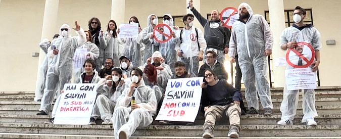 Copertina di Napoli, centri sociali: “Salvini torna in città? E noi andiamo a casa sua. Il 22 aprile manifestazione a Pontida”
