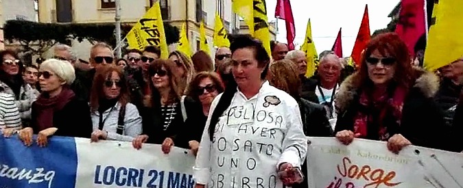 Copertina di Locri, corteo di Libera per la Giornata della memoria. In testa i familiari delle vittime di mafia