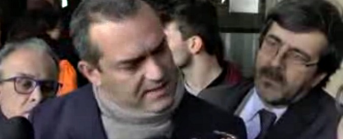 Copertina di Salvini a Napoli, De Magistris: “Occupazione della mostra forma di resistenza a messaggi fascisti del leader leghista”