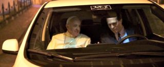 Copertina di Papa Francesco, per i suoi 80 anni riceve in regalo una Nissan Leaf elettrica – FOTO