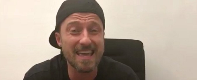 Copertina di Francesco Facchinetti: “Non supporto il farsi giustizia da soli, ma la legittima difesa”. Video su Instagram