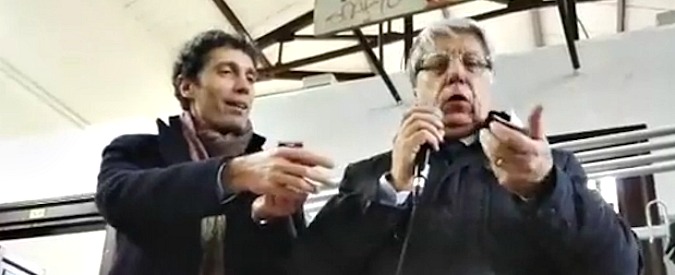 Copertina di Giovanardi riceve un seme di cannabis dai Radicali: “Vergogna, non lo voglio”. Ma poi se ne mette uno in tasca