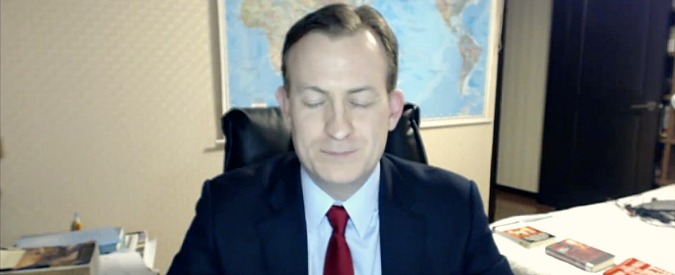 Copertina di Perché un papà non dovrebbe mai rilasciare un’intervista alla BBC in collegamento da casa? Guardate cosa accade al prof