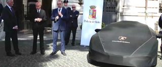 Copertina di Lamborghini, la nuova Huracán per la Polizia Stradale. A Minniti le chiavi del bolide che trasporterà anche sangue e organi