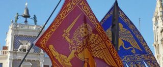 Copertina di Veneto, il governo impugna la legge che impone la bandiera di San Marco negli edifici pubblici: “È incostituzionale”