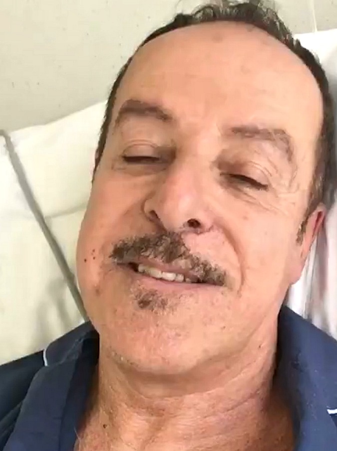 Copertina di Massimo Lopez, video messaggio dall’ospedale: “Grazie a tutti, il pericolo è passato e sto già molto meglio”