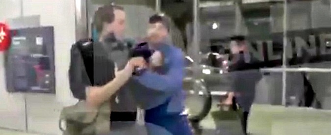 Copertina di Botte al paparazzo: arrestato cantante degli One Direction dopo aver aggredito un fotografo all’aeroporto