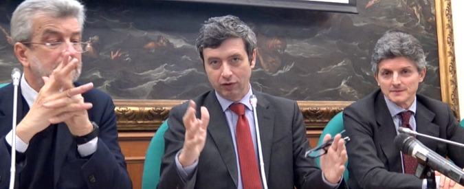 Copertina di Caso Madia, Orlando preferisce il silenzio: “Deve lasciare? Non rispondo..”. Damiano: “No, fa bene il suo lavoro”