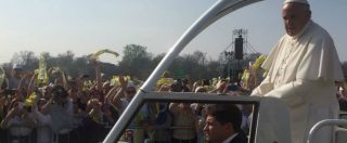 Copertina di Papa Francesco a Monza, un milione di persone al parco per la Messa. Bergoglio: “L’incontro con Dio avviene ai margini, in periferia”