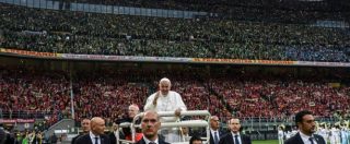 Papa Francesco a Milano, la visita raccontata dai social. Pienone a San Siro. Bergoglio: “Attenti al bullismo”
