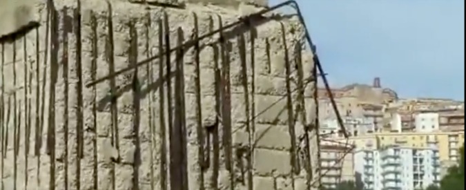 Copertina di Agrigento, paura per i piloni del ponte Morandi. Mareamico: “Cemento scoppiato e ferri a vista”