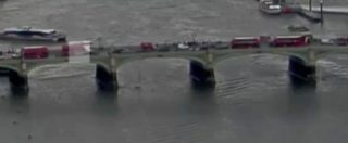 Copertina di Attentato Londra, il momento in cui il suv travolge i pedoni sul ponte di Westminster